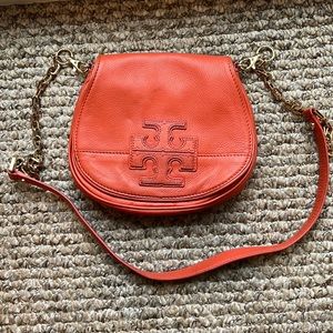 Tory Burch Small Leather Crossbody bag with gold chain
